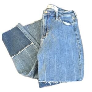 Hollister curvy high rise mom jeans medium wash patch raw hem jeans 7R W27 L25